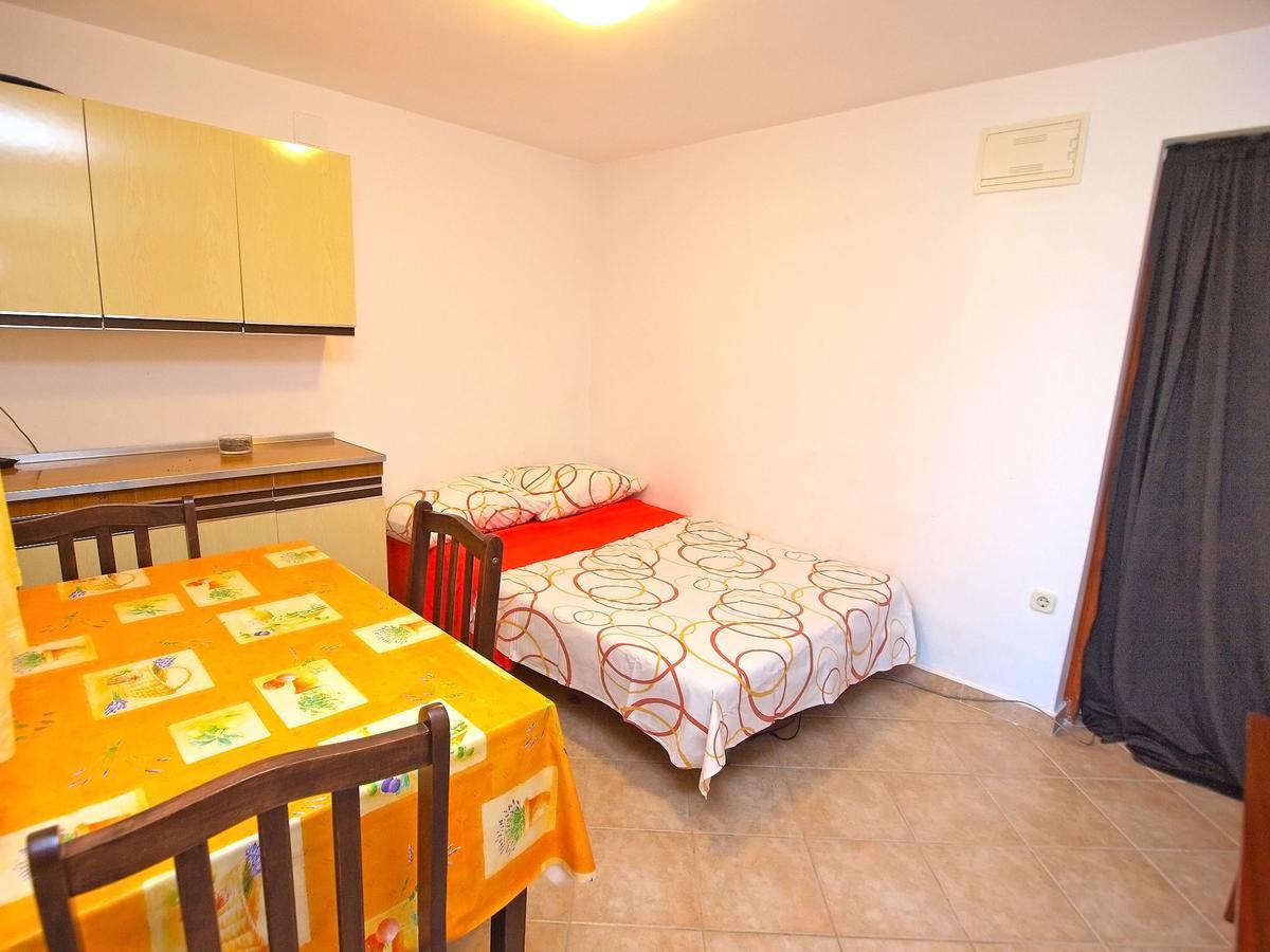 Apartments Ivan 41 พูลา ภายนอก รูปภาพ