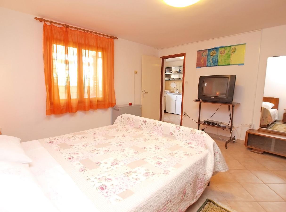 Apartments Ivan 41 พูลา ภายนอก รูปภาพ