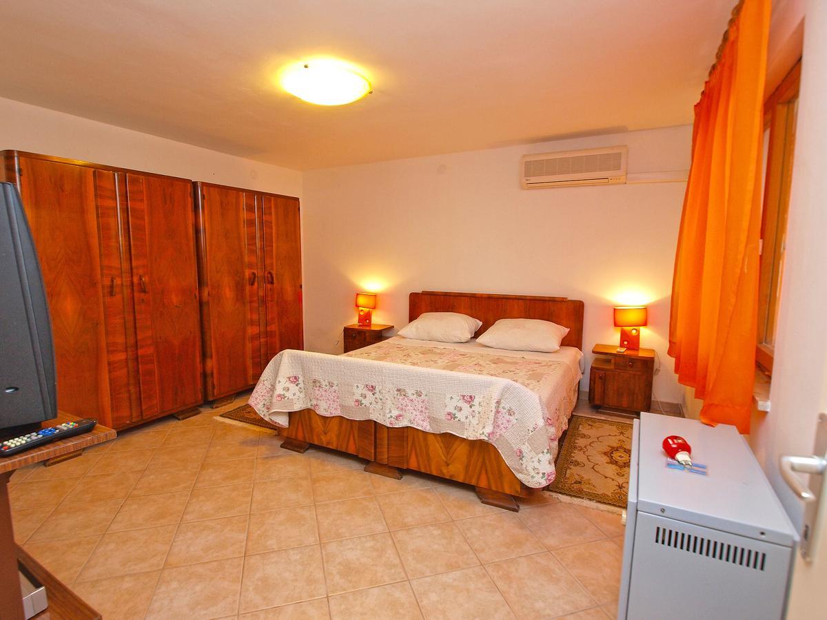 Apartments Ivan 41 พูลา ภายนอก รูปภาพ