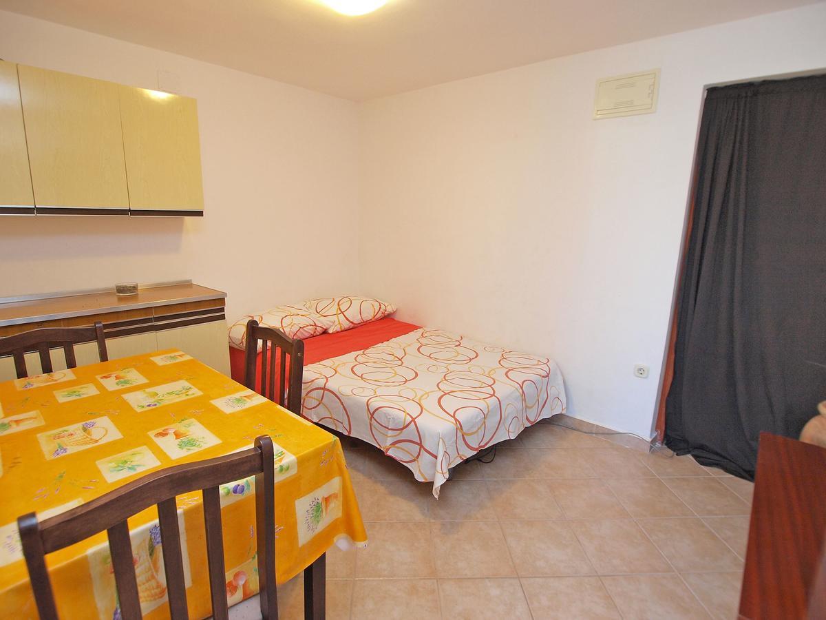 Apartments Ivan 41 พูลา ภายนอก รูปภาพ