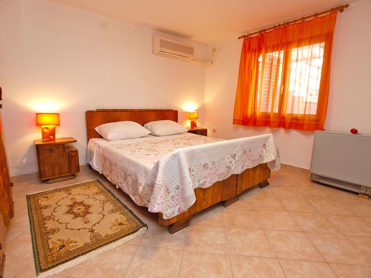 Apartments Ivan 41 พูลา ภายนอก รูปภาพ