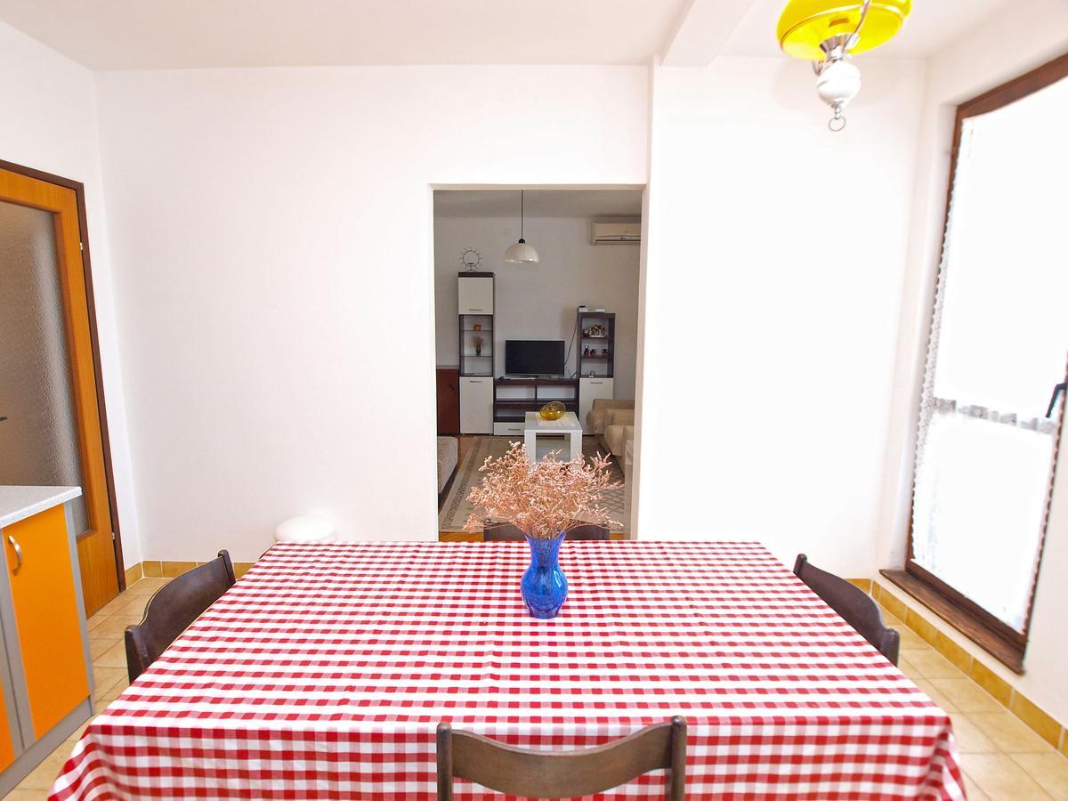 Apartments Ivan 41 พูลา ภายนอก รูปภาพ